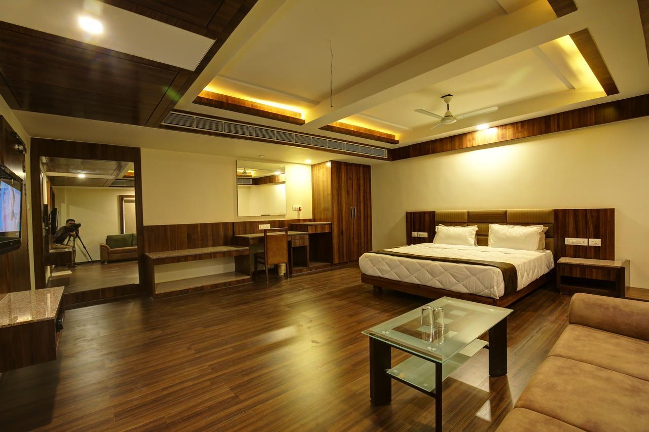 Hotel Keshwara'S Residency Jāmnagar Eksteriør bilde